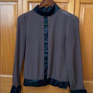 Akira open back top